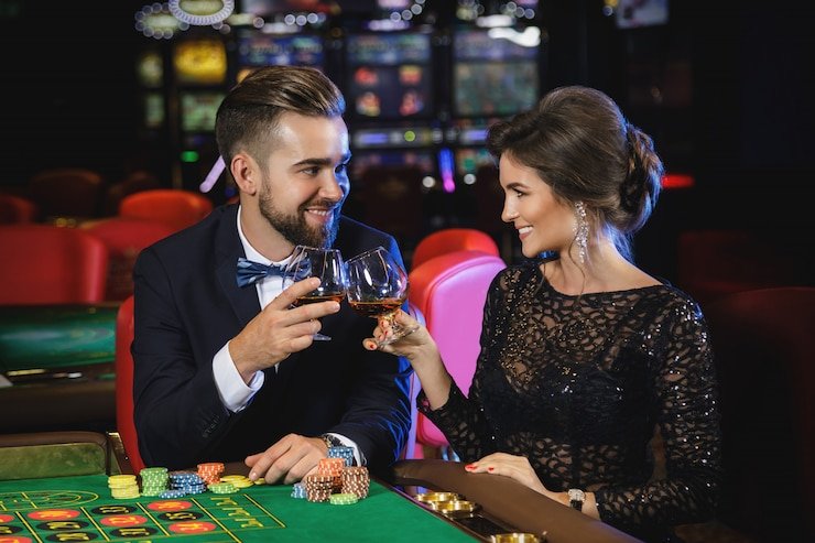 erek mancing app home screen displaying slot tournaments and live-dealer options