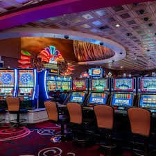 Live dealer Free Bet Blackjack table at erek mancing with multiple player seats and real-time card display